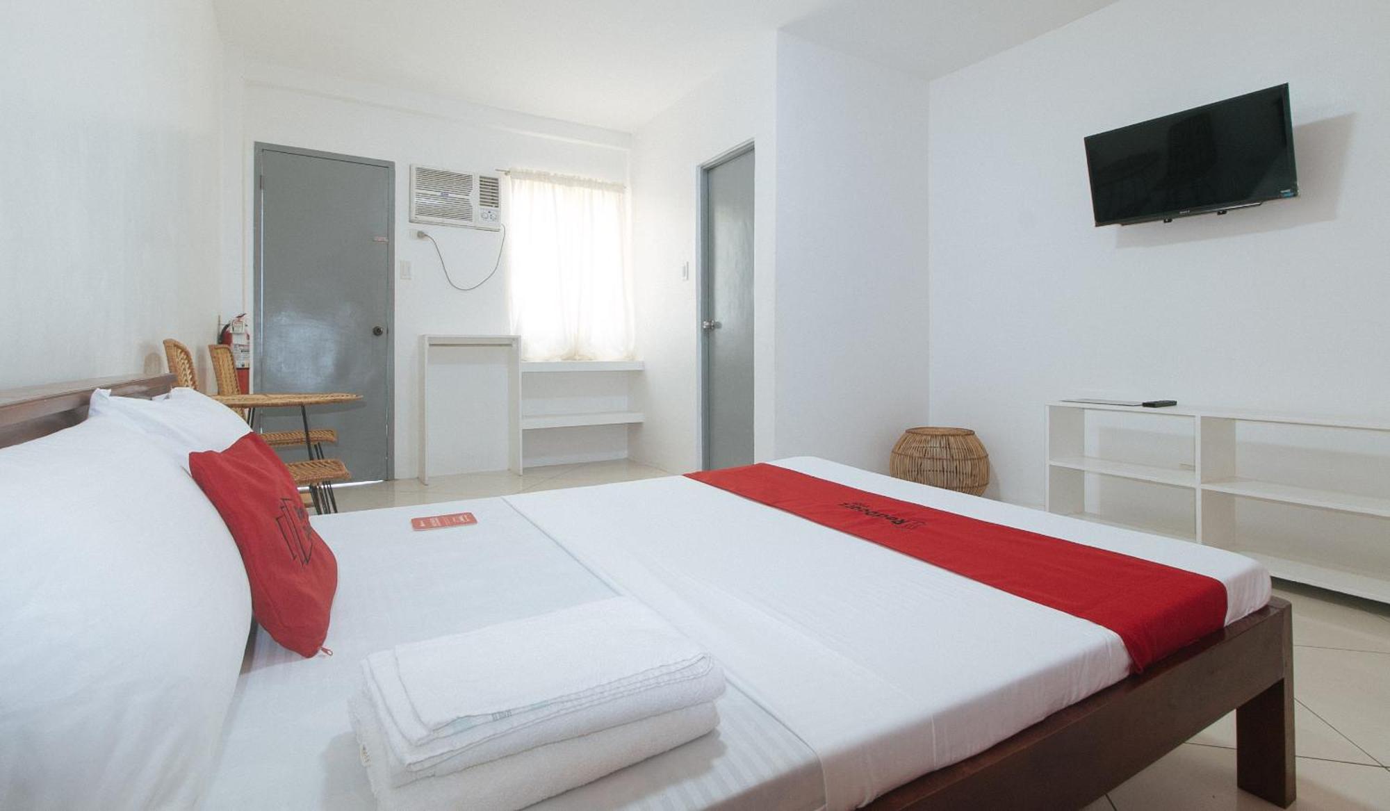 Reddoorz At Fat J Apartelle Mactan Cebu Eksteriør bilde