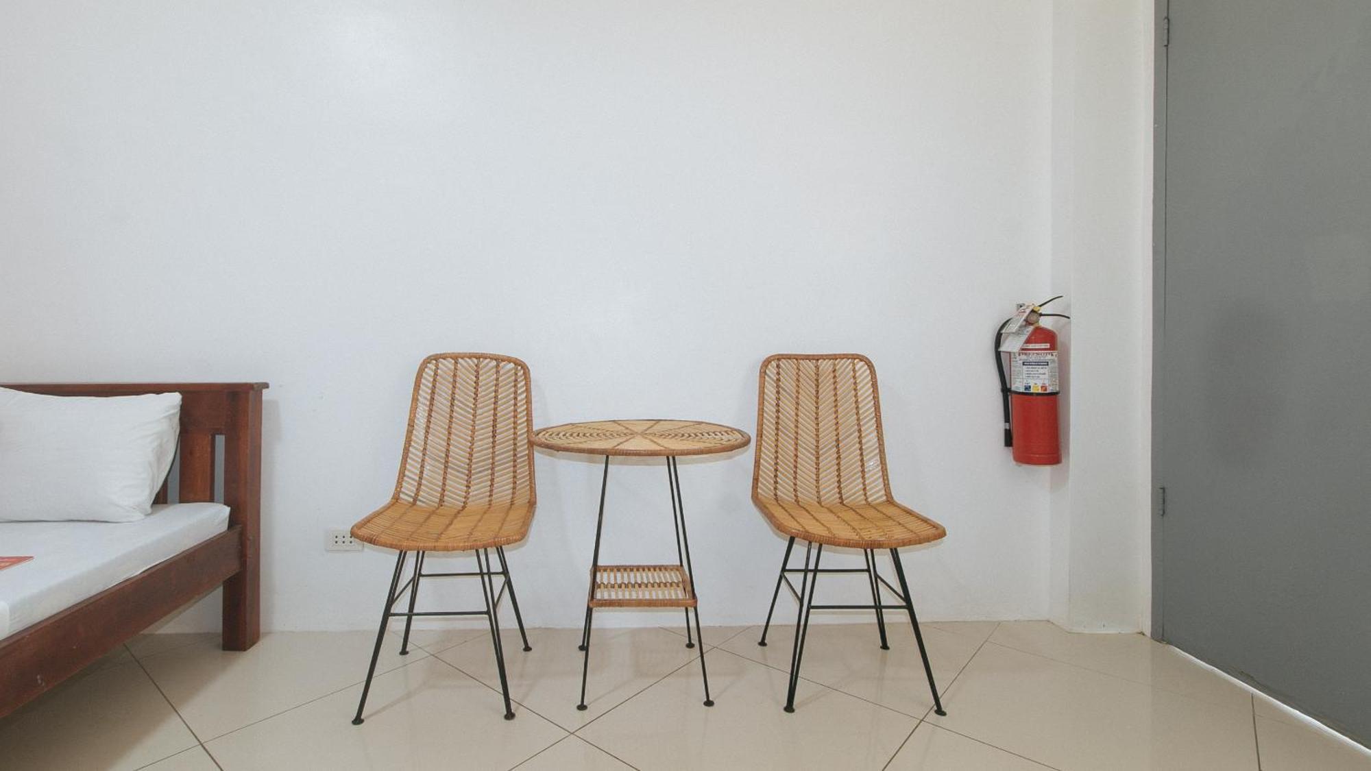 Reddoorz At Fat J Apartelle Mactan Cebu Eksteriør bilde
