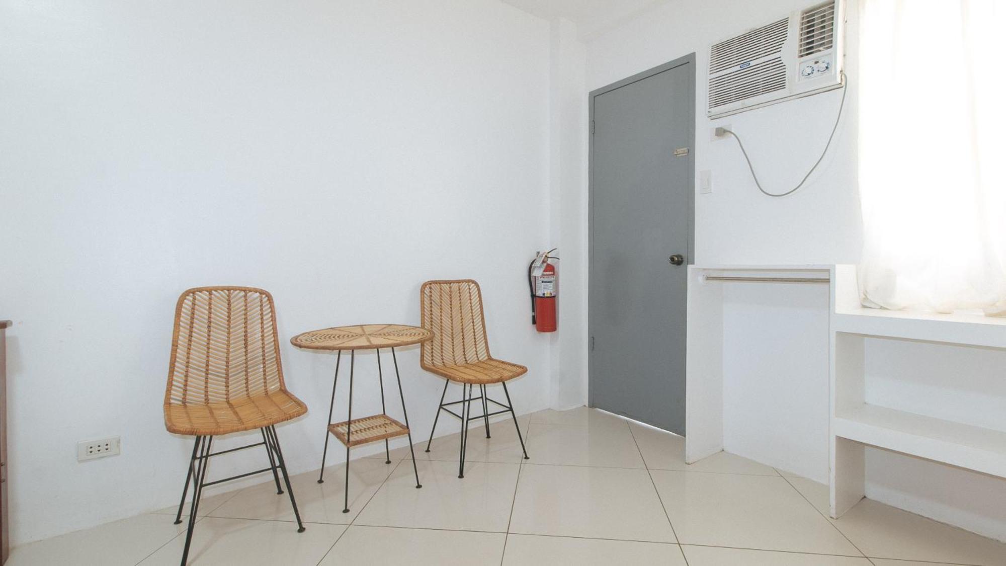 Reddoorz At Fat J Apartelle Mactan Cebu Eksteriør bilde