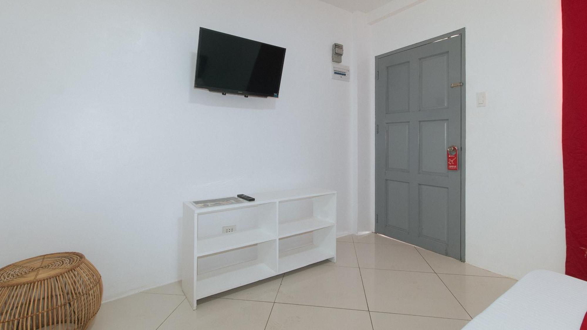 Reddoorz At Fat J Apartelle Mactan Cebu Eksteriør bilde
