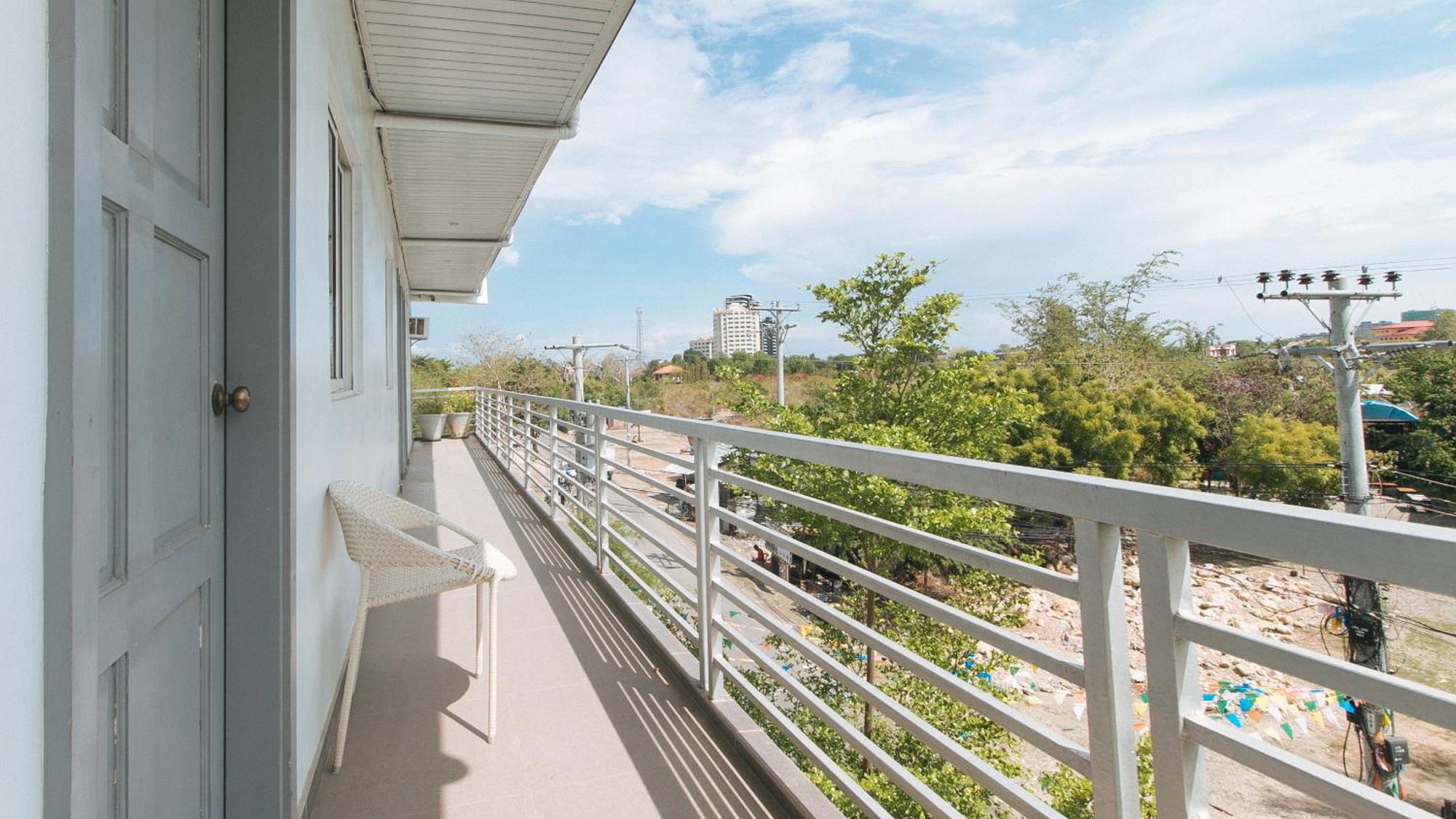 Reddoorz At Fat J Apartelle Mactan Cebu Eksteriør bilde
