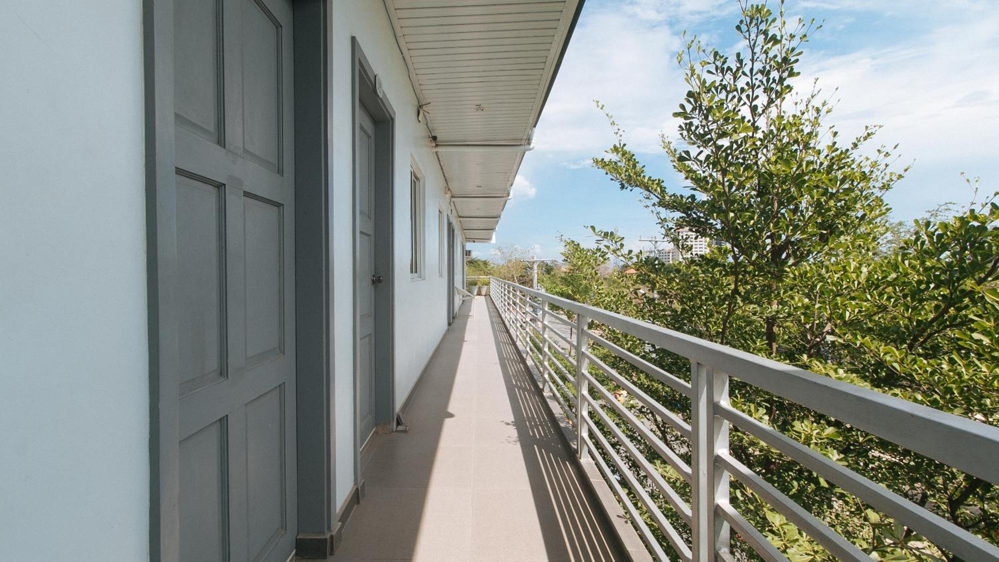Reddoorz At Fat J Apartelle Mactan Cebu Eksteriør bilde