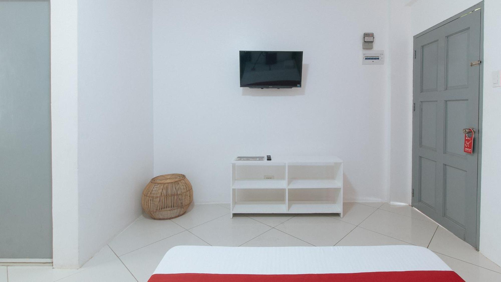Reddoorz At Fat J Apartelle Mactan Cebu Eksteriør bilde