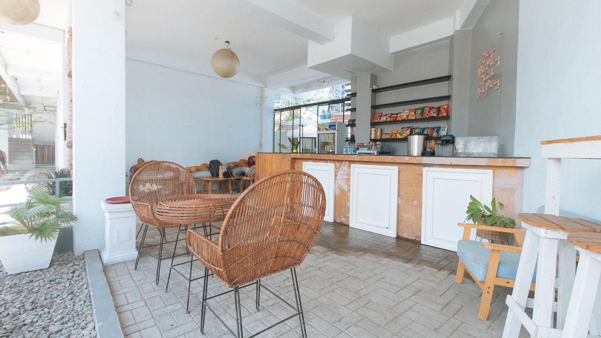 Reddoorz At Fat J Apartelle Mactan Cebu Eksteriør bilde