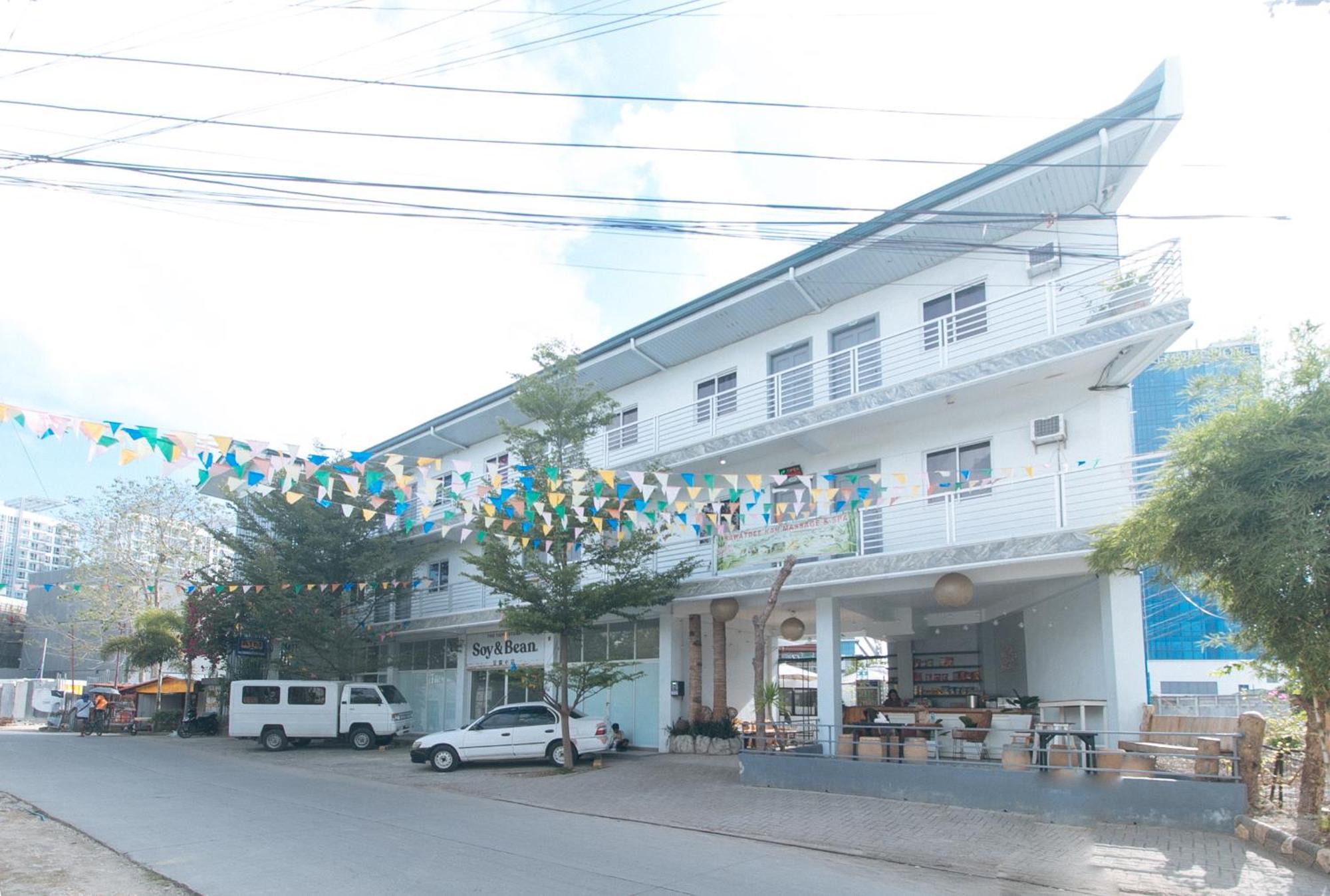 Reddoorz At Fat J Apartelle Mactan Cebu Eksteriør bilde